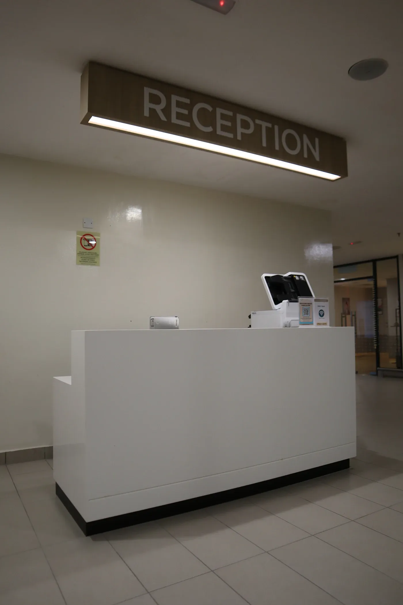 Receção e sala de espera da Clínica Cristina Rodrigues